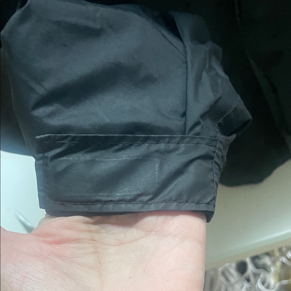 Summer Sale Markdown Columbia Men Black Hooded Raincoat Lgth 28”, Pit to Pit 24” - Picture 4 of 16